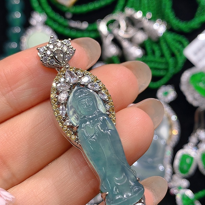 翡翠颈饰未镶嵌翡翠