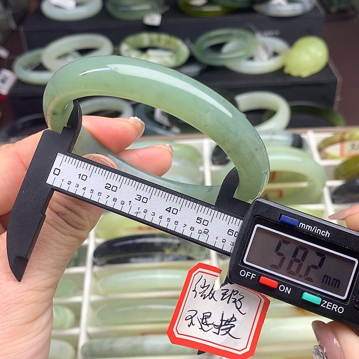 蛇纹石玉手镯未镶嵌36