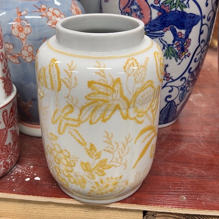 瓷片微瑕陶罐。。。。。。。。。。