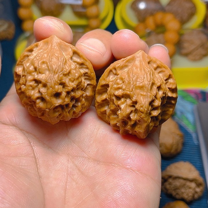 文玩核桃吊坠玲珑