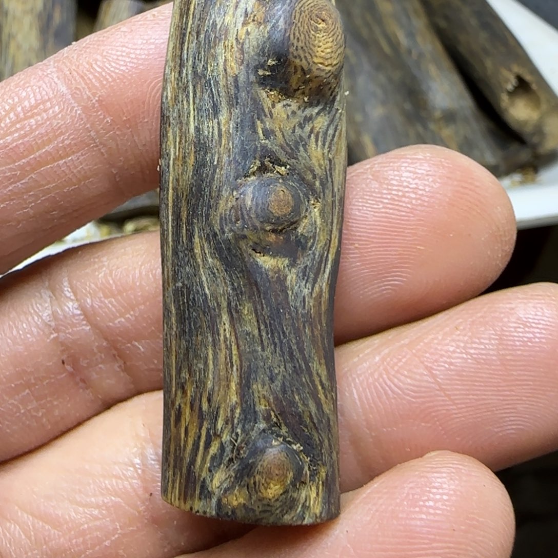 沉香吊坠原汁原味留疤虫漏平安无事牌