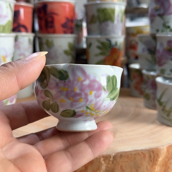 景德镇陶瓷花口小杯杯