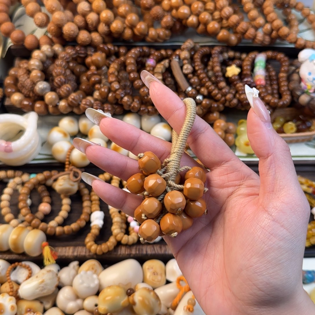 猴头核桃吊坠葡萄