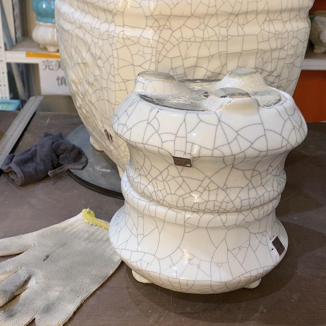 花盆花盆里放满鲜花