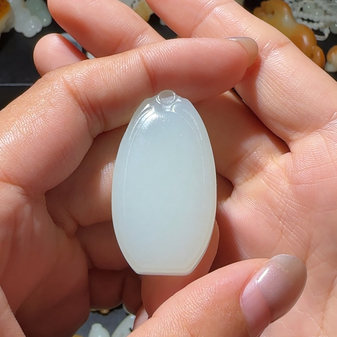 向***阳和田玉未镶嵌颈饰