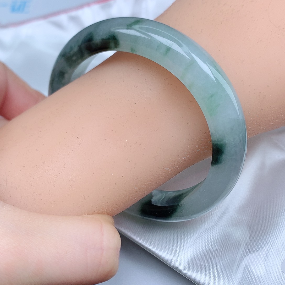 翡翠手镯未镶嵌天然