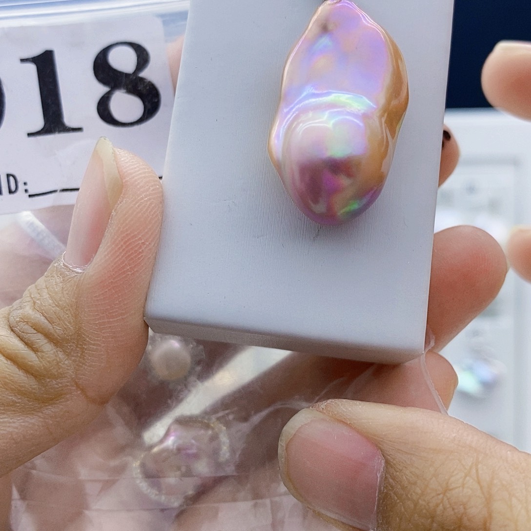 钛钢淡水珍珠颈饰