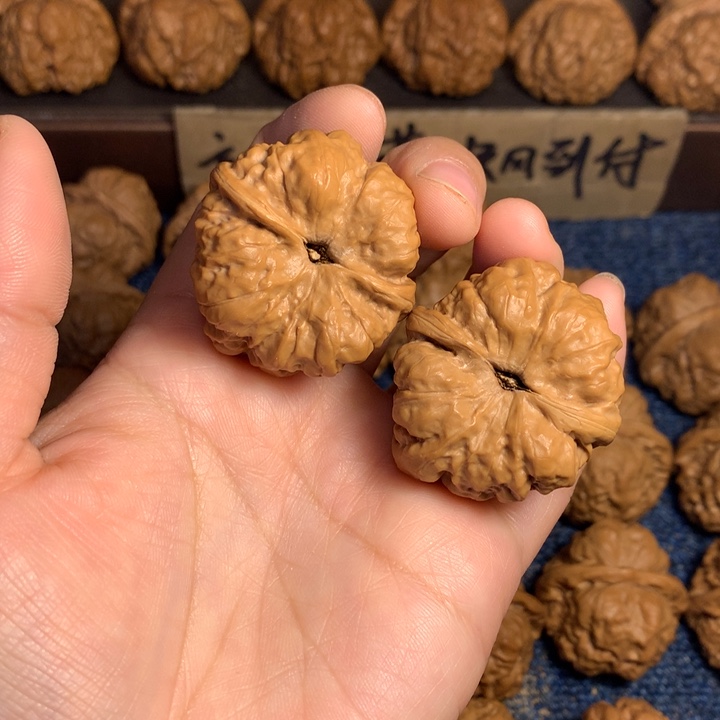 桃核吊坠尼****几蛤蟆核桃