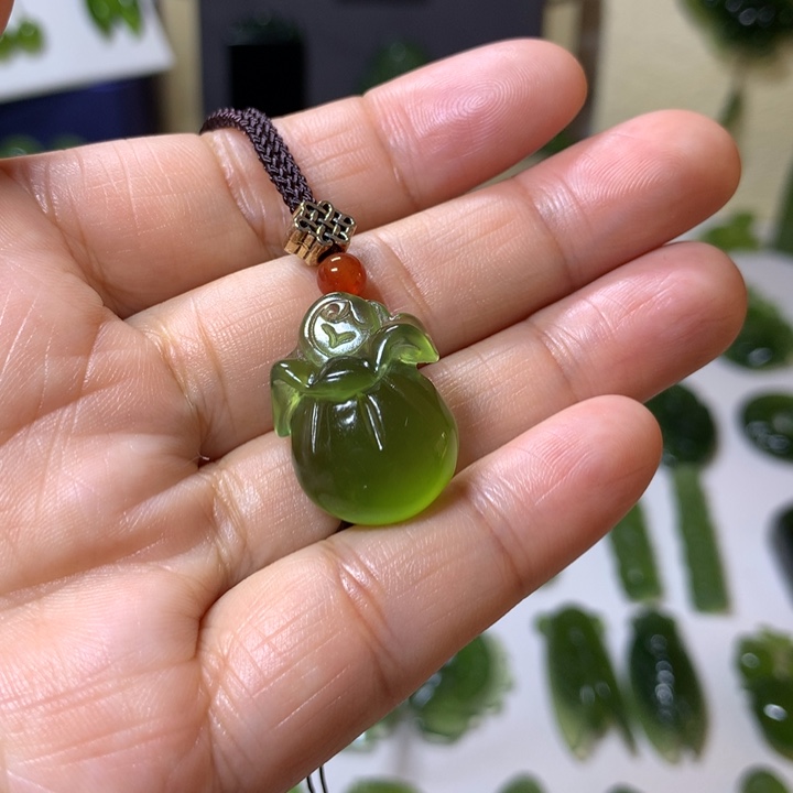 岫玉颈饰未镶嵌吊坠