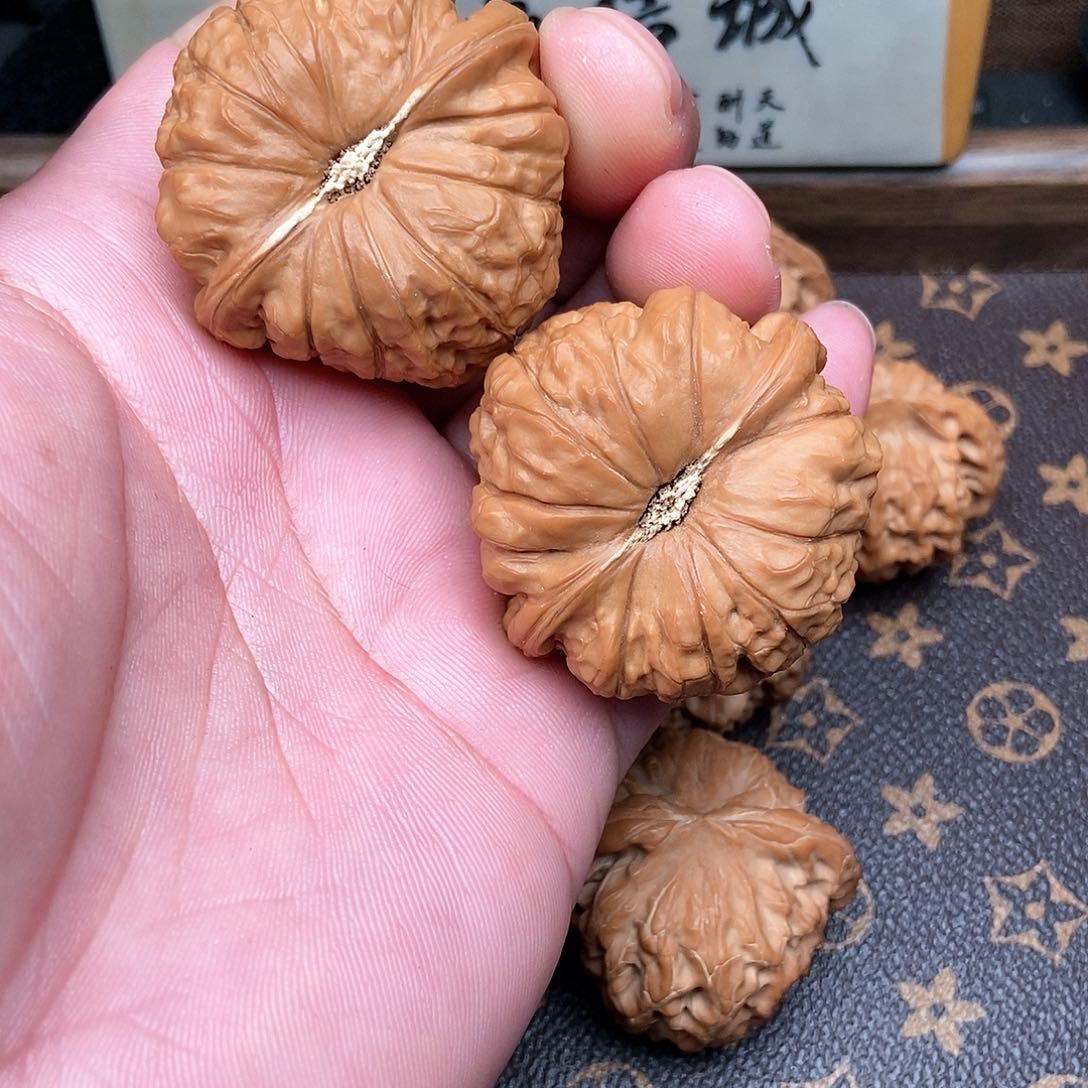 文玩核桃吊坠若*南瓜墩