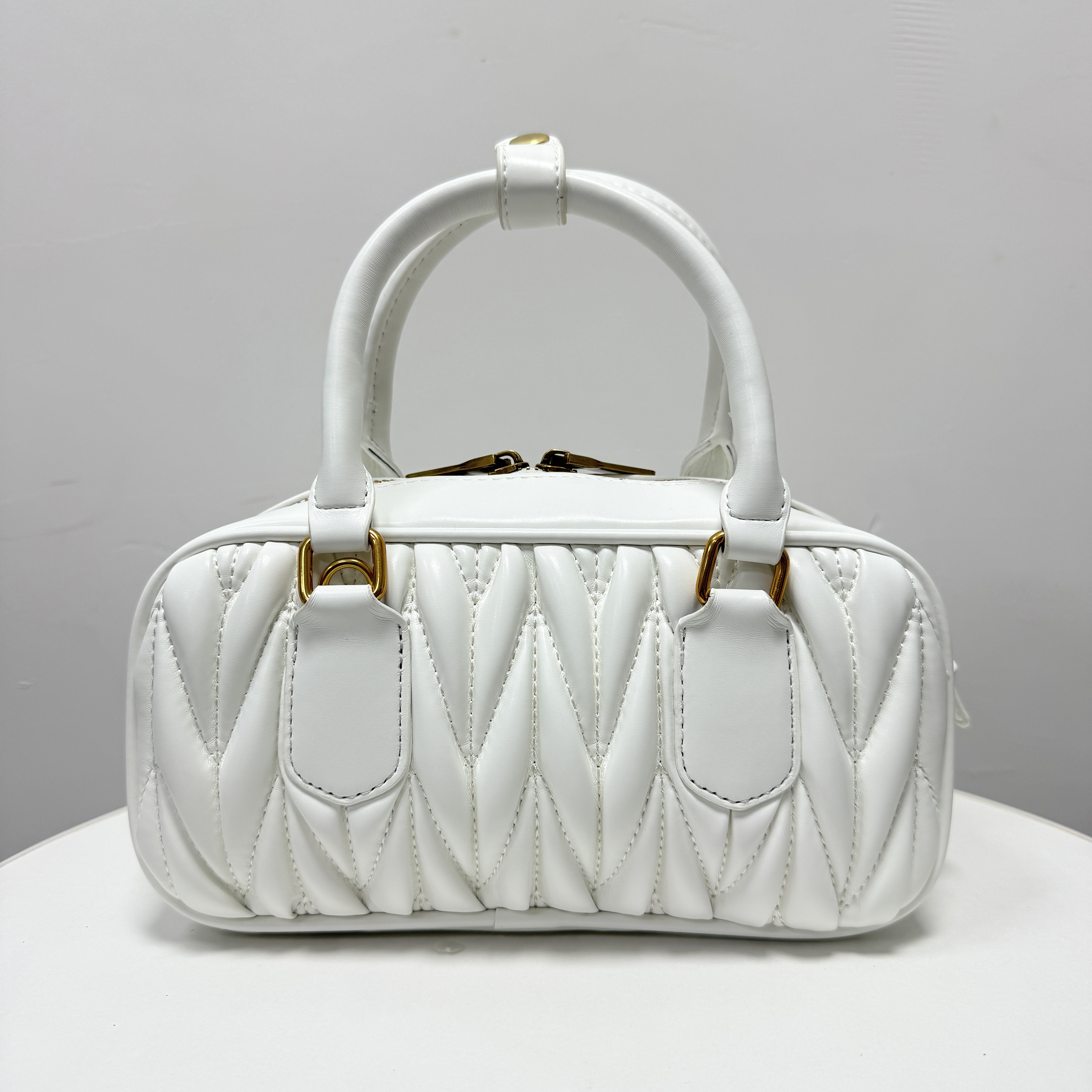 新款简约时尚米白色褶皱手提斜挎包