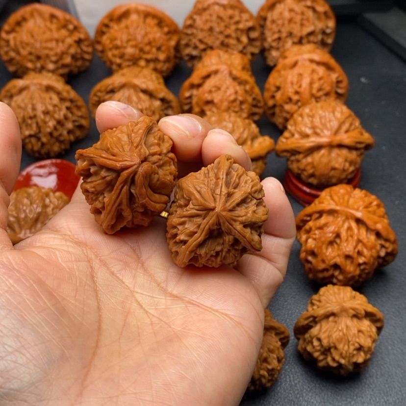 【闪购商品】文玩核桃把件异形