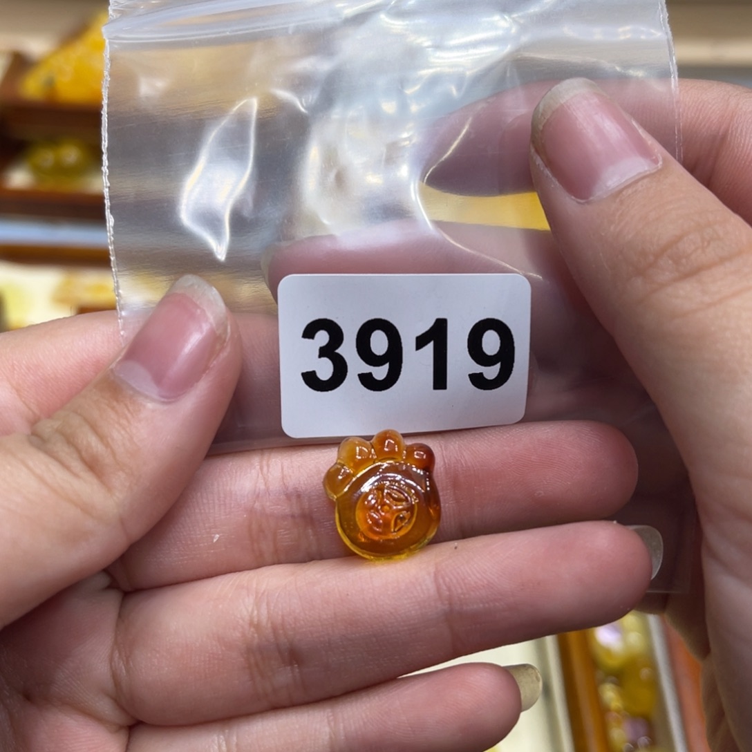 琥珀珠宝奇石未镶嵌