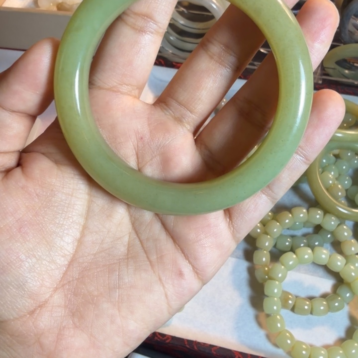 爱***8和田玉（糖玉）未镶嵌手链