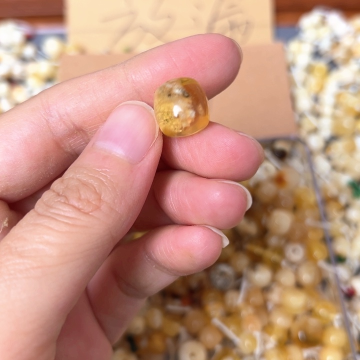 蜜蜡未镶嵌裸石11.4mm一个