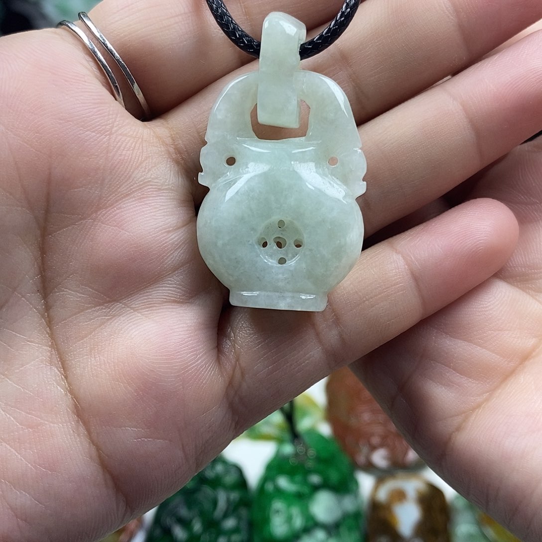 颈饰未镶嵌翡翠牌子