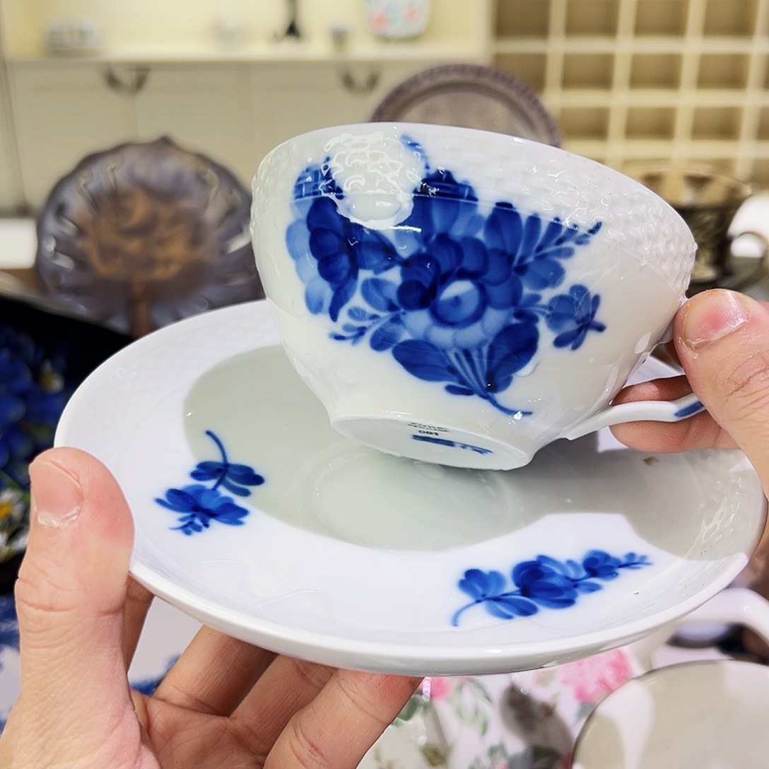 紫**梁咖啡杯和茶杯是我们学校一块