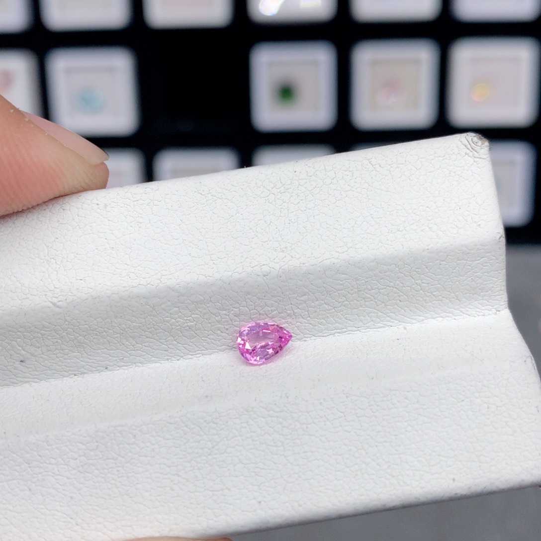 蓝宝石裸石未镶嵌4*5.5mm