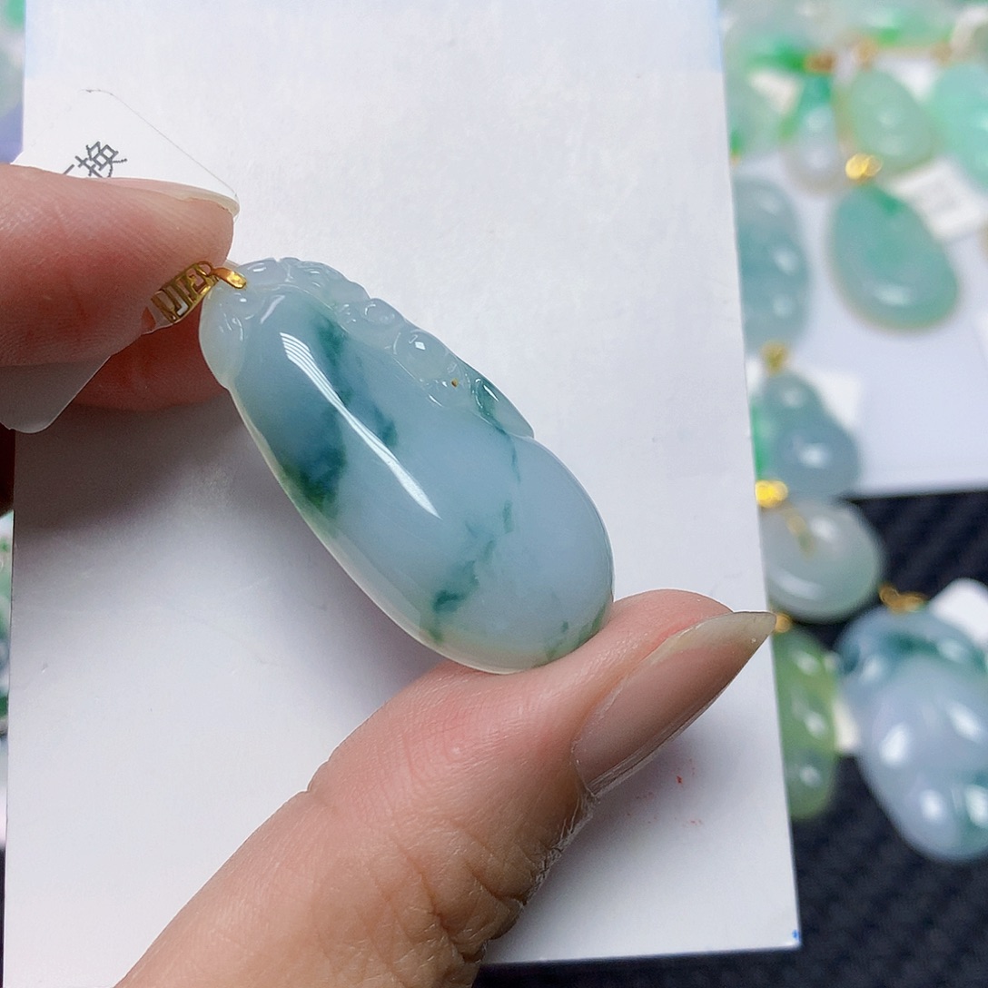 翡翠18K金镶嵌颈饰翡翠