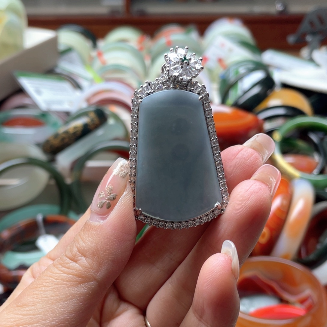 翡翠未镶嵌颈饰89999998999999