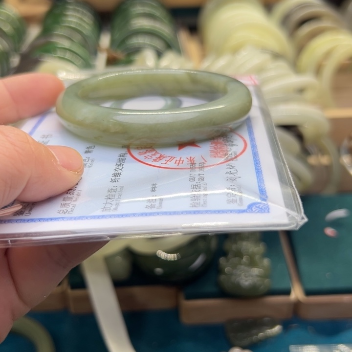 和田玉手镯未镶嵌55.1圈围10026