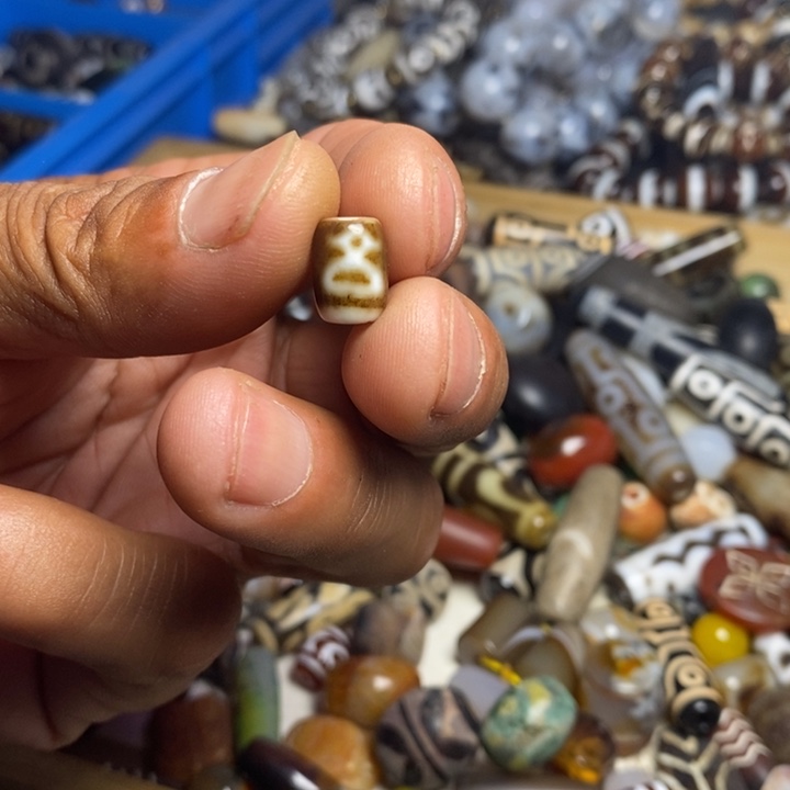 天然辰砂玛瑙吊坠