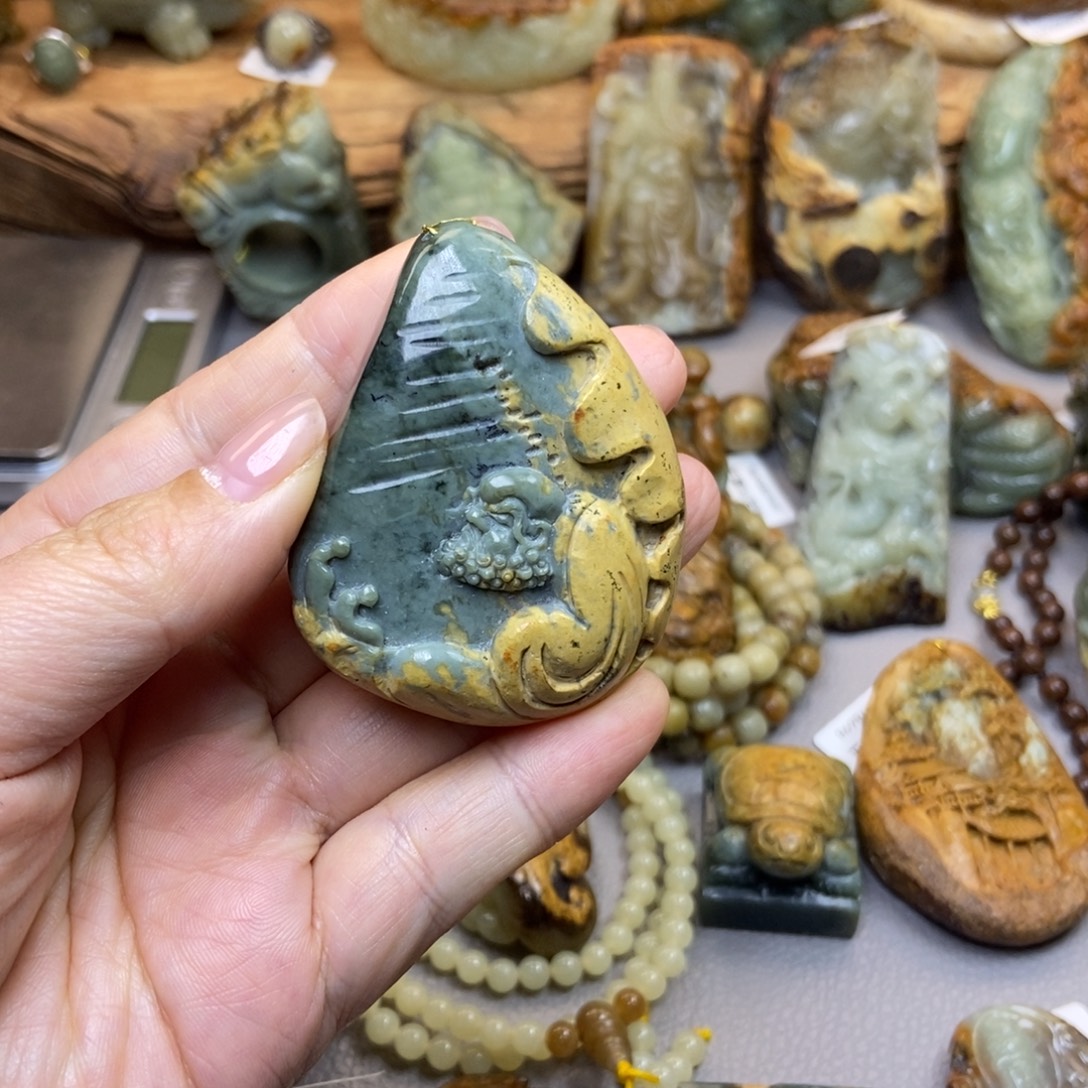 岫岩河磨玉（透闪石质玉）未镶嵌珠宝奇石