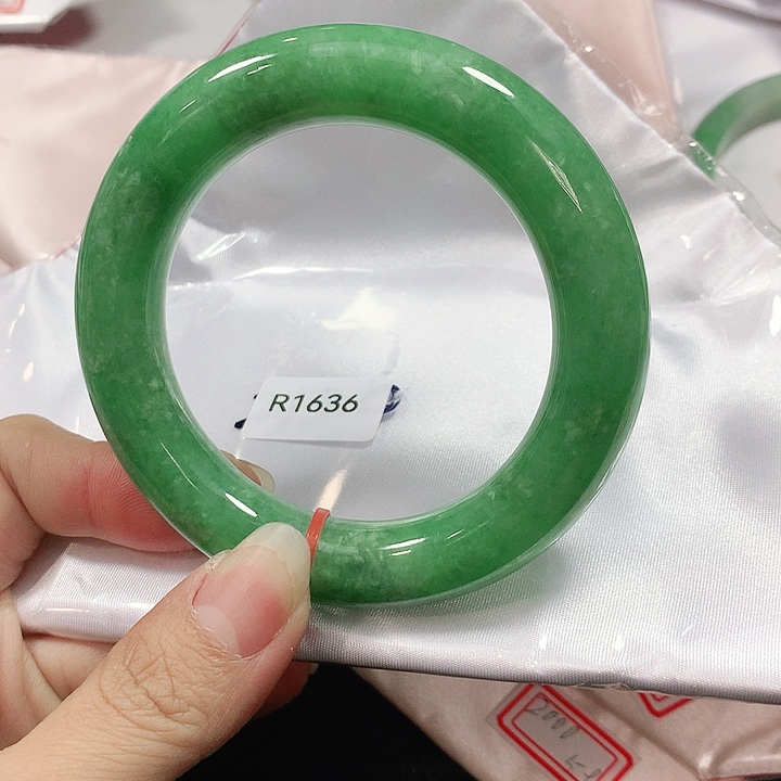 翡翠手镯未镶嵌红****蕉天然翡翠手镯57.3