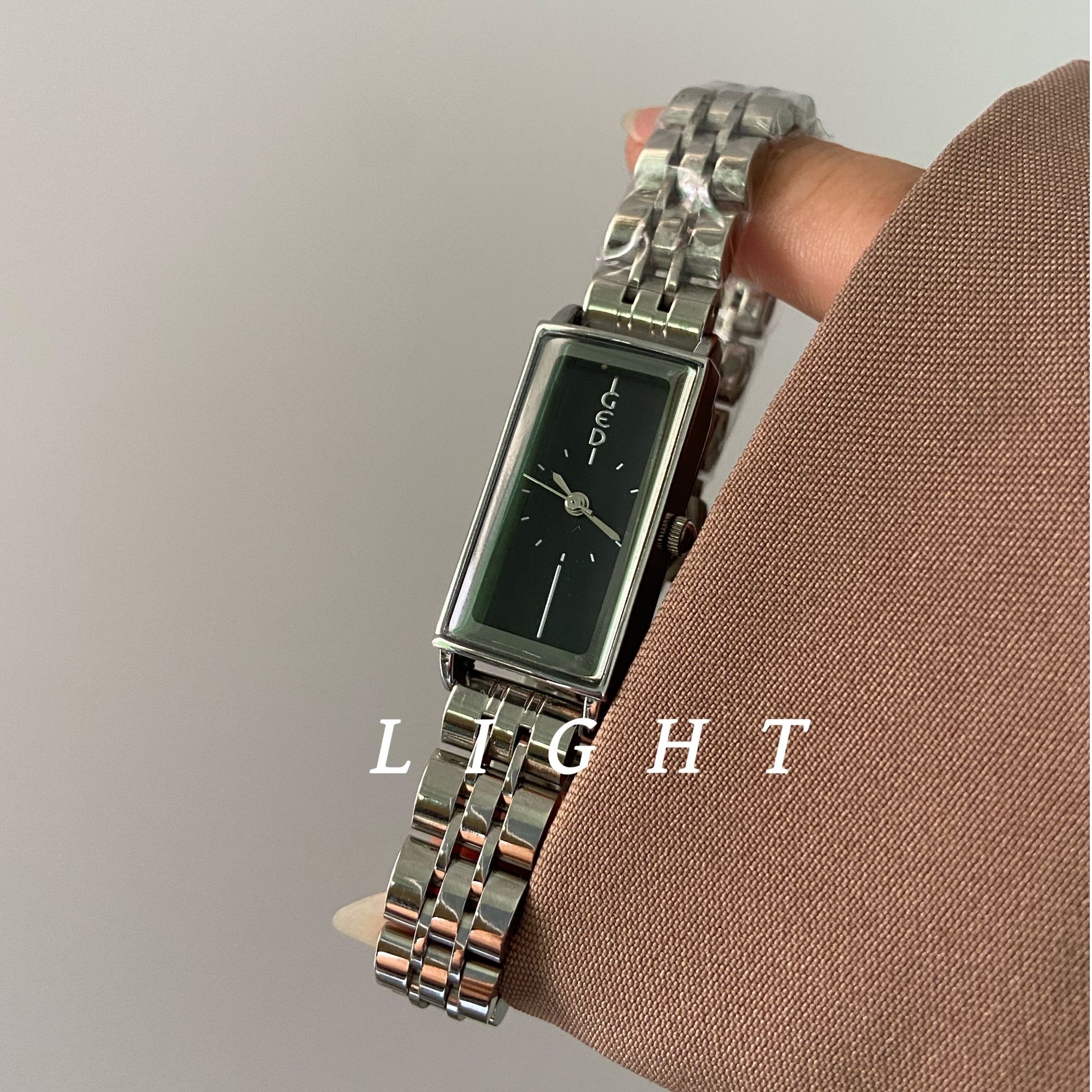 LIGHT 钢壳长方形黑银高级感小众女表