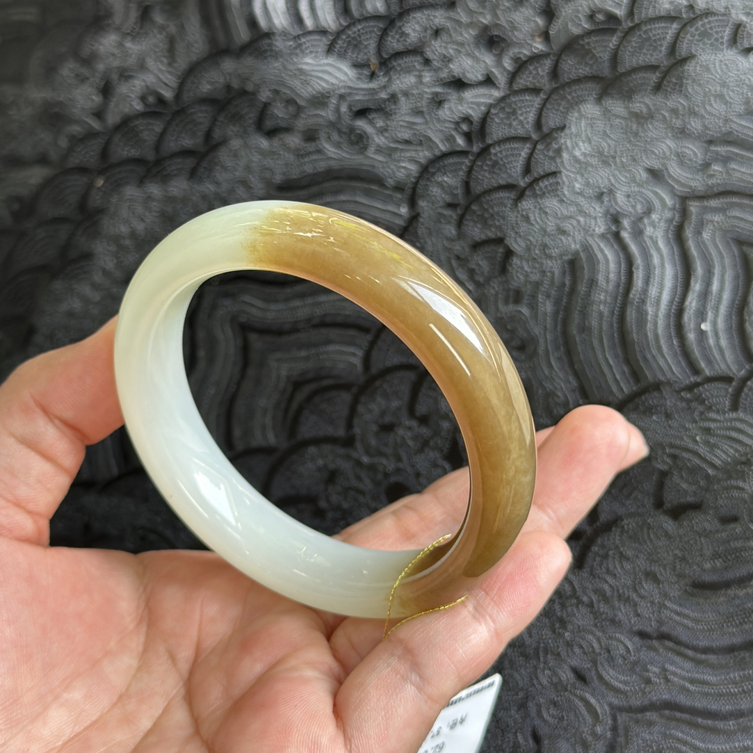 和田玉糖白玉手镯，57.5×13×9重62.5克