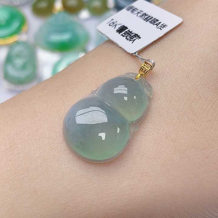 颈饰18K金镶嵌翡翠天然A货