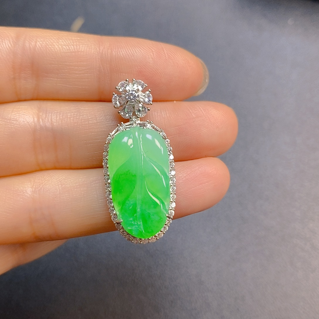 晨***光翡翠银S925镶嵌颈饰