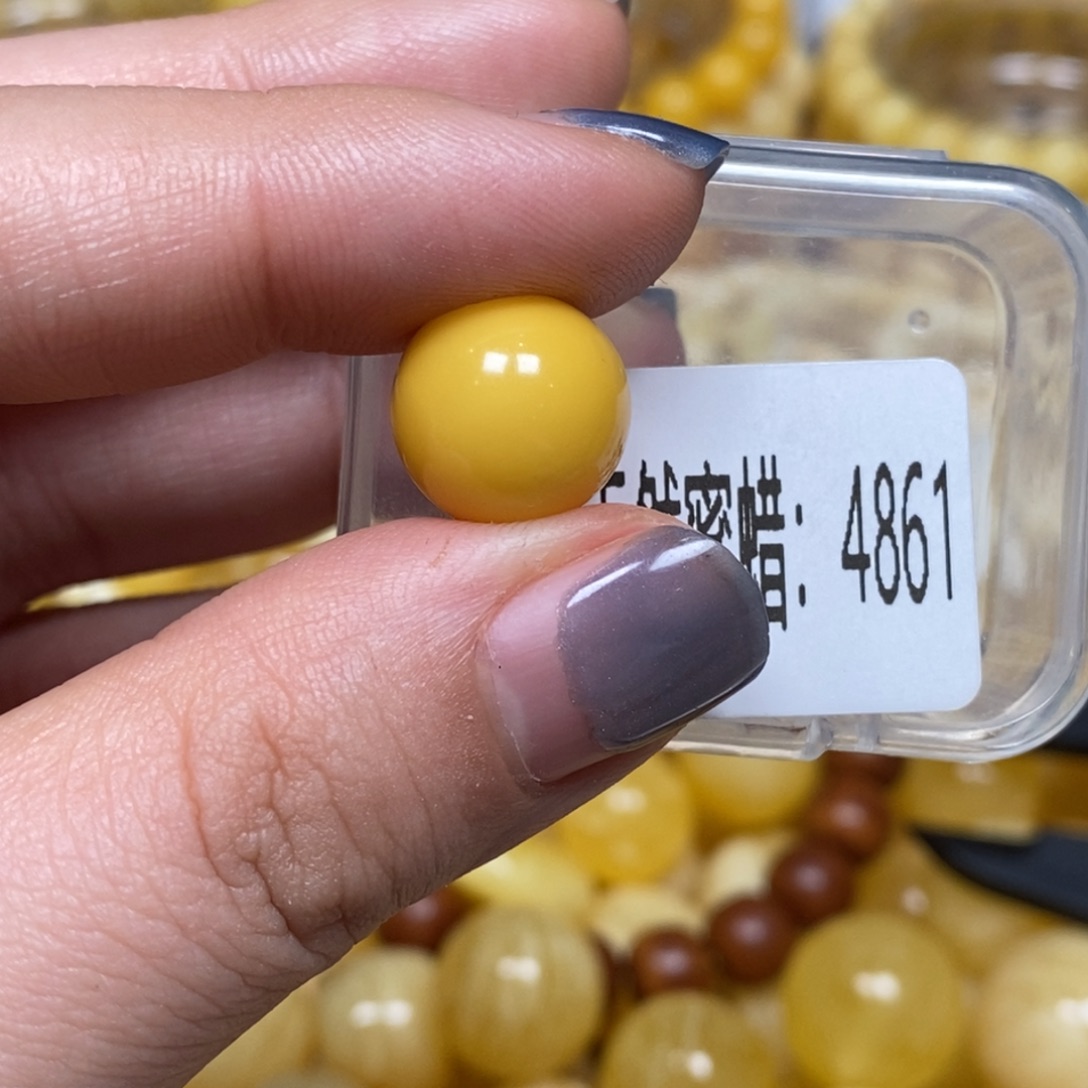 蜜蜡未镶嵌珠宝奇石