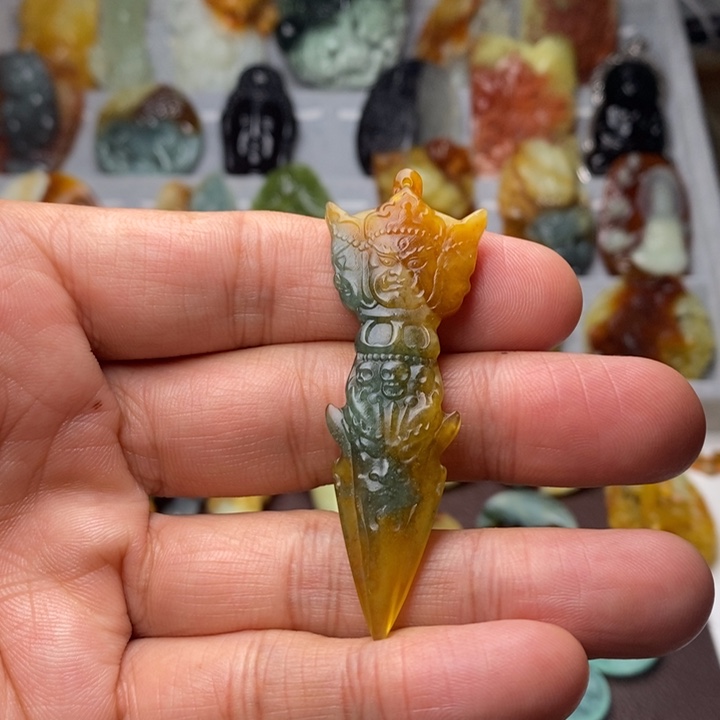 蛇纹石玉未镶嵌颈饰