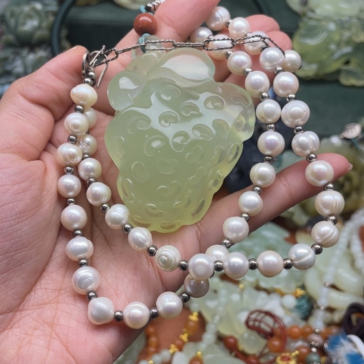 蛇纹石玉吊坠合金