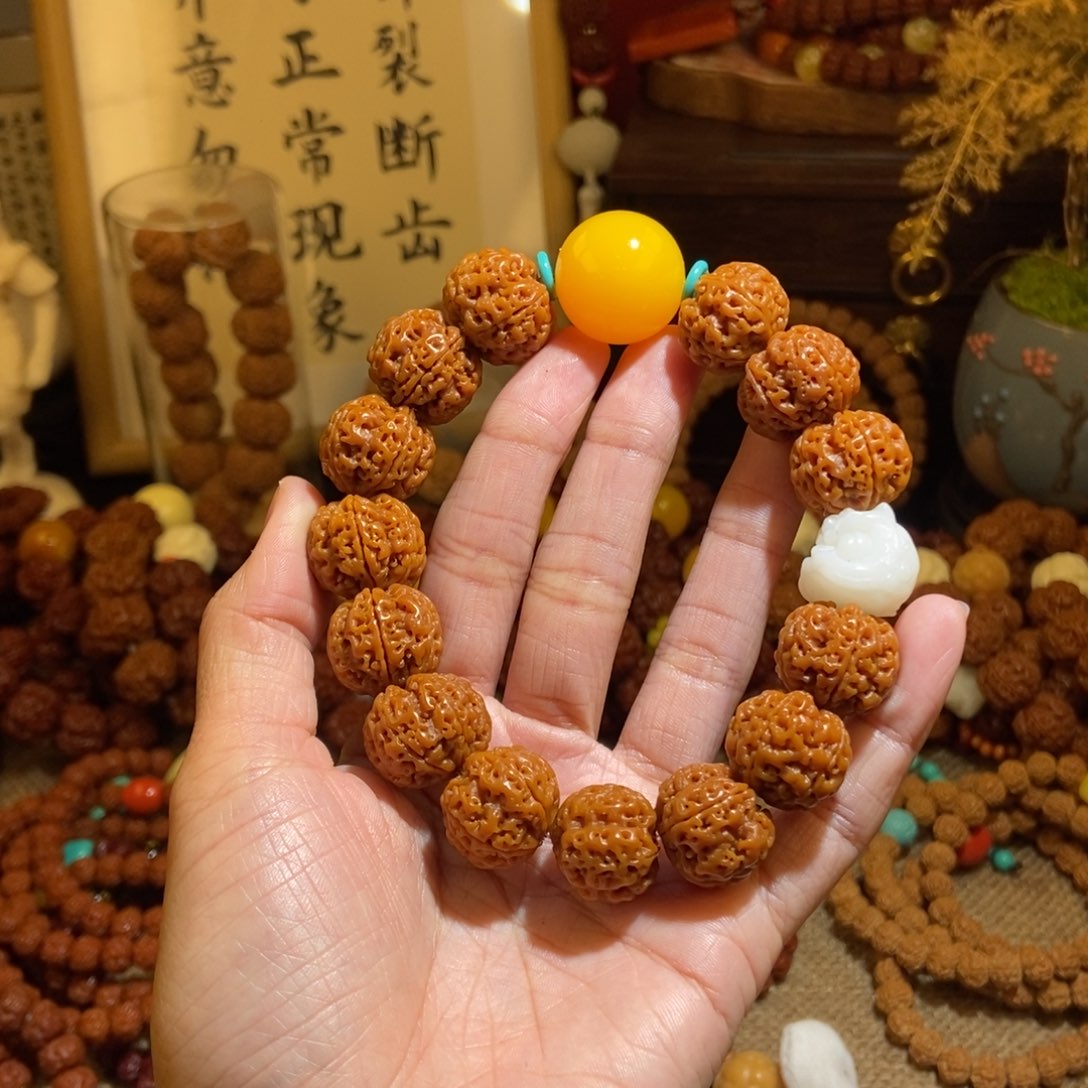 金刚菩提手串185半玉化黄珠醒狮