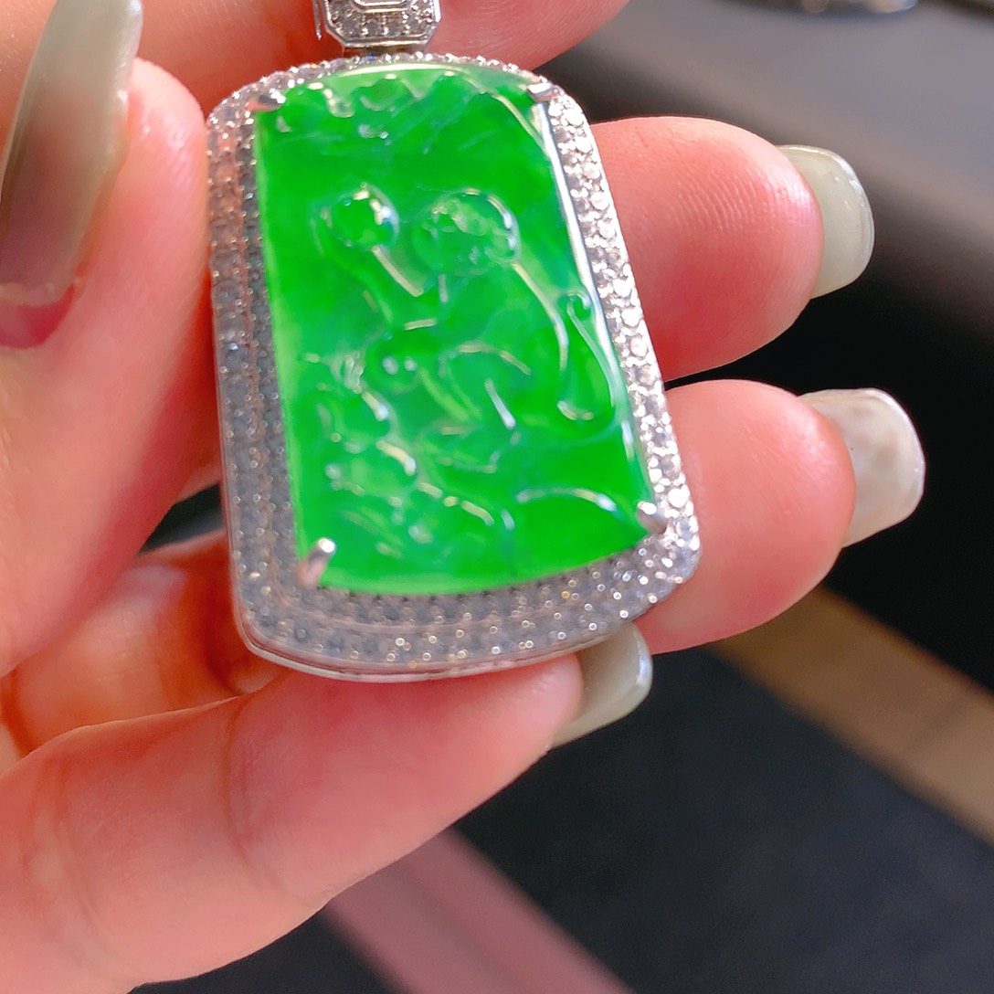 翡翠颈饰未镶嵌翡翠