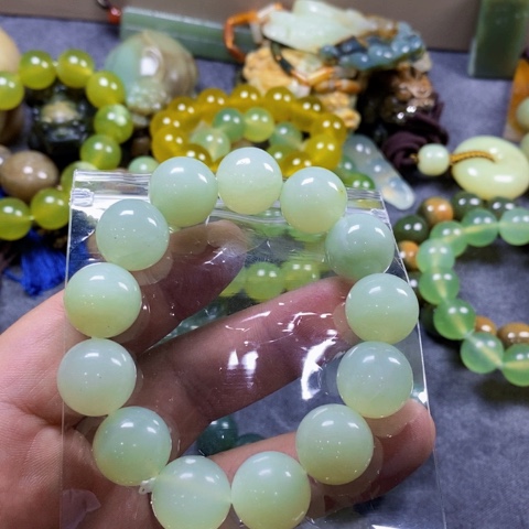 未镶嵌蛇纹石玉颈饰