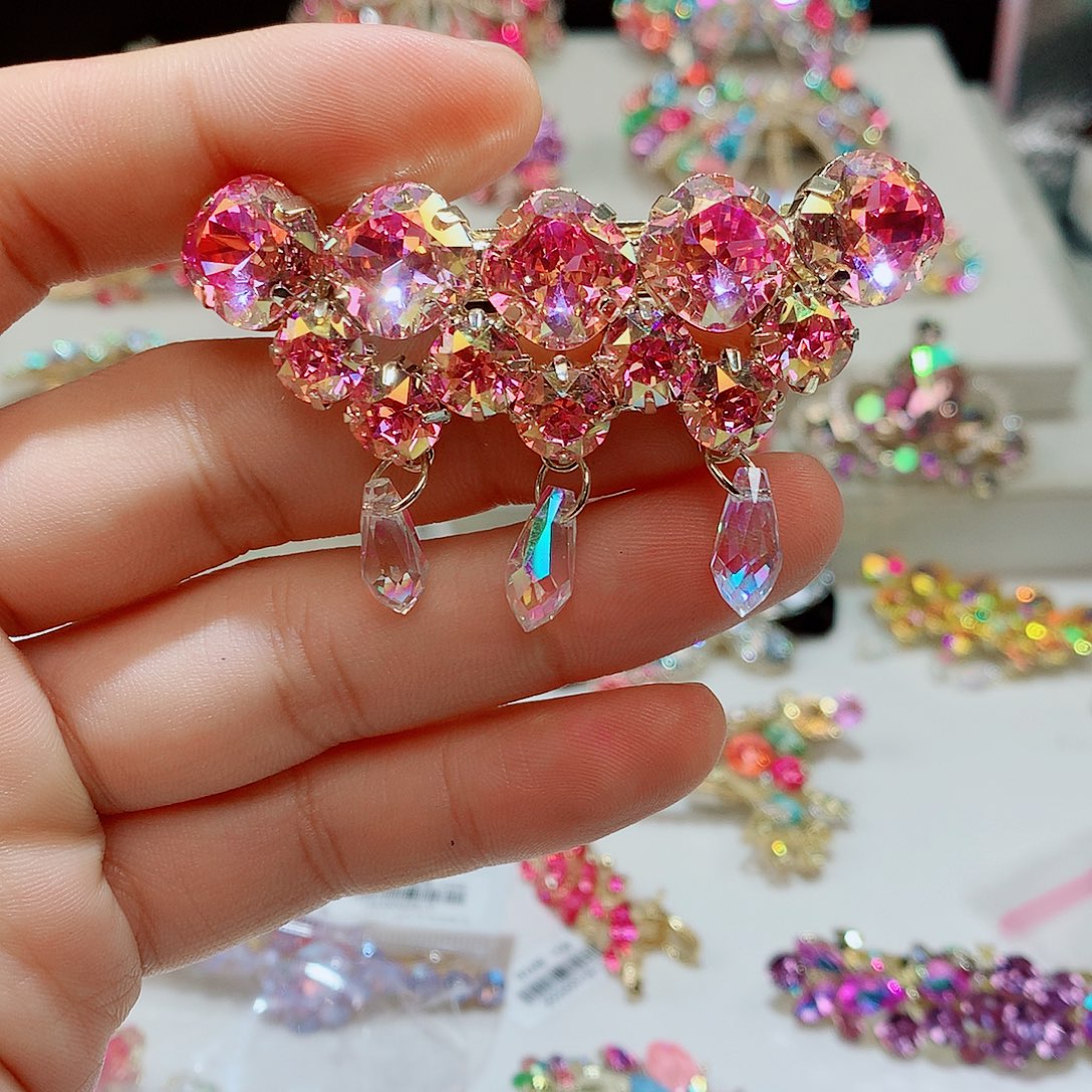 皮质铁合金发饰等