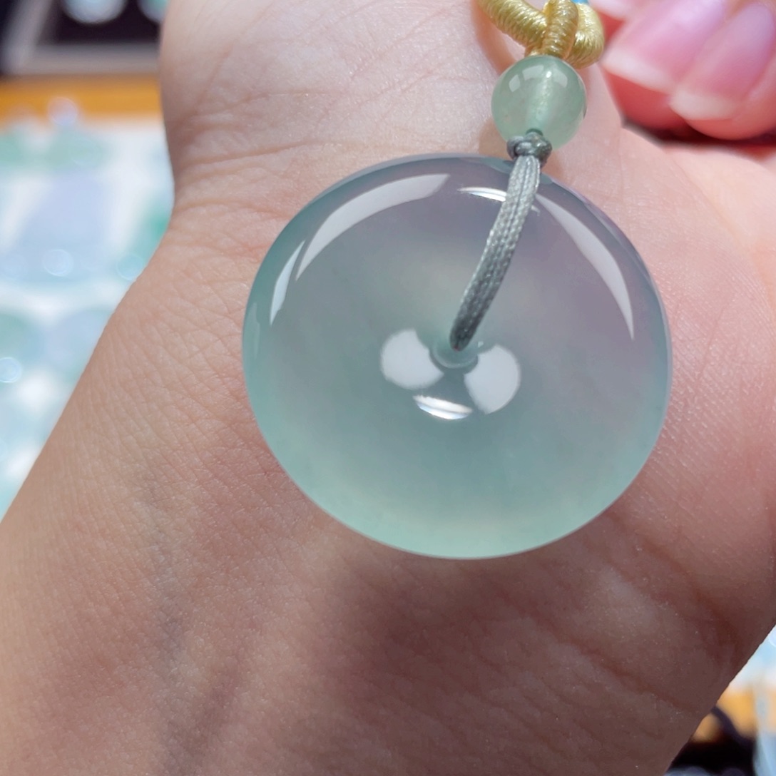 颈饰未镶嵌翡翠平安扣