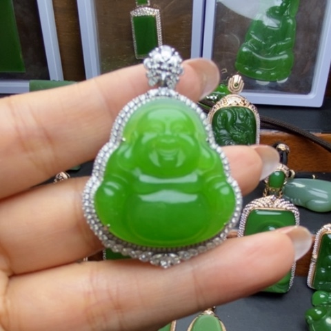 夏***夏和田玉（碧玉）18K金镶嵌颈饰