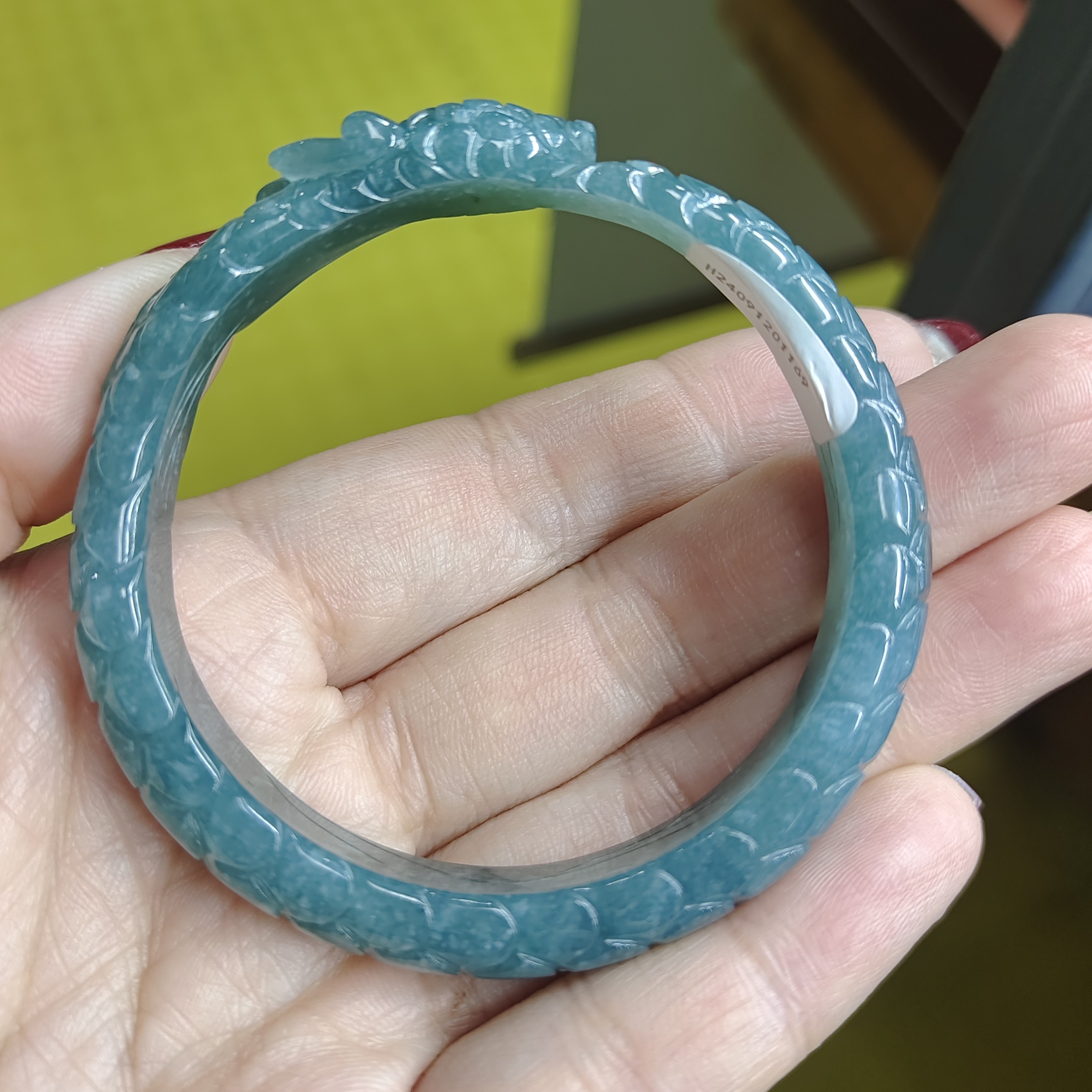 缅甸翡翠雕刻款蛇镯蓝水料圈口56