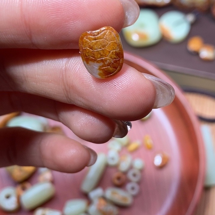 岫岩河磨玉（透闪石质玉）未镶嵌把件