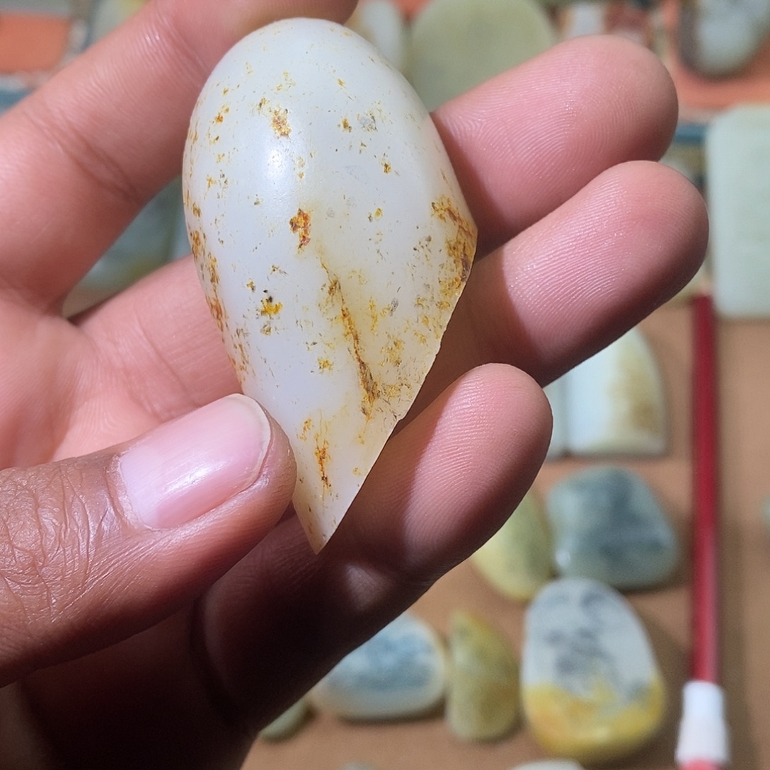 壹***劉定制和田玉未镶嵌挂件