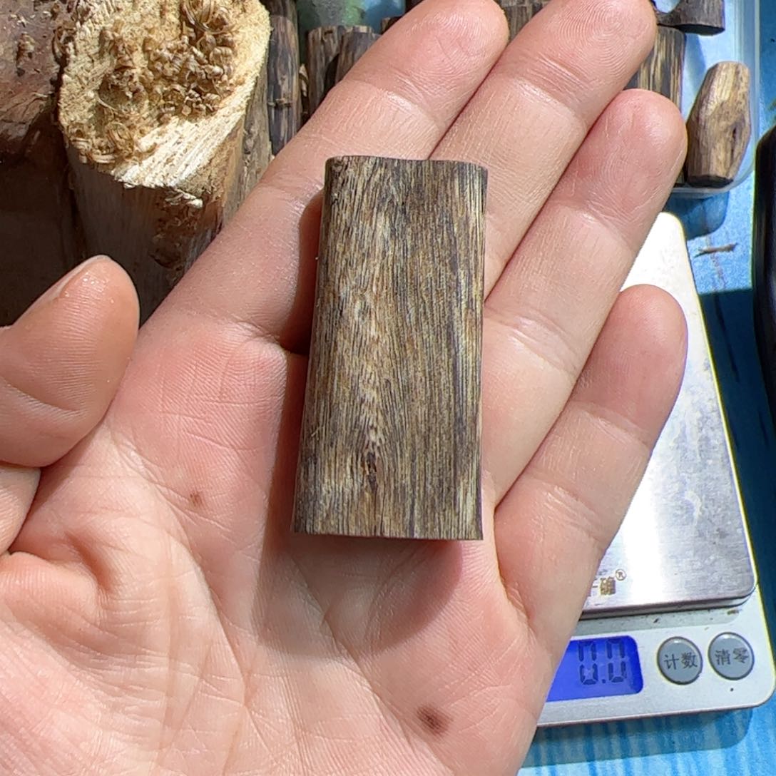 沉香吊坠白棋素牌7.克