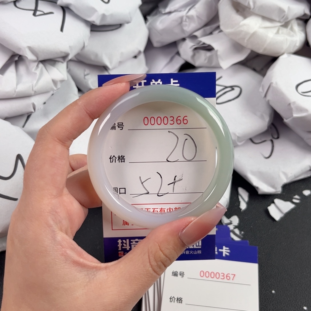 玛瑙/玉髓手镯未镶嵌366