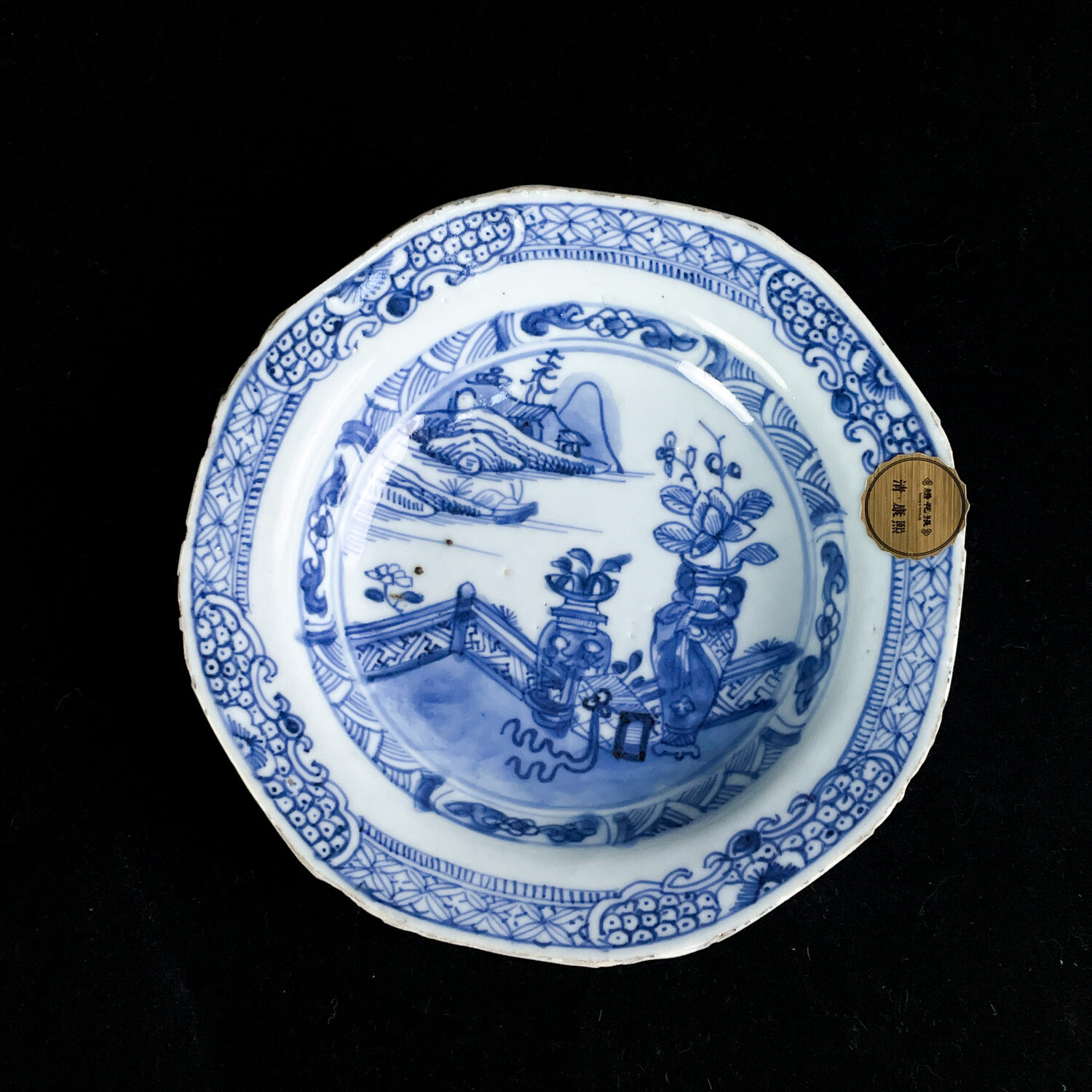 M25LS000919 - 清康熙 青花博古花卉折沿盘66