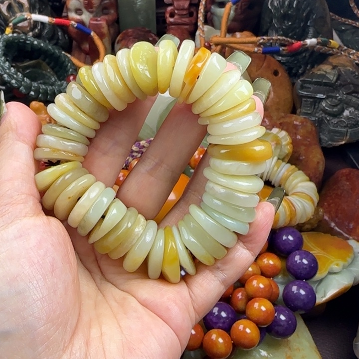 透闪石质玉未镶嵌珠宝奇石