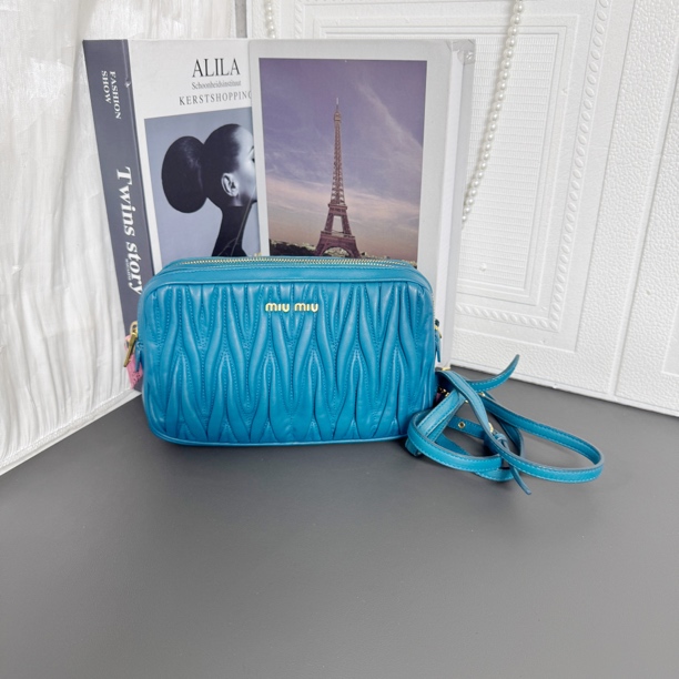 95新 MIU MIU/缪缪 95新 蓝金双层相机包斜挎包