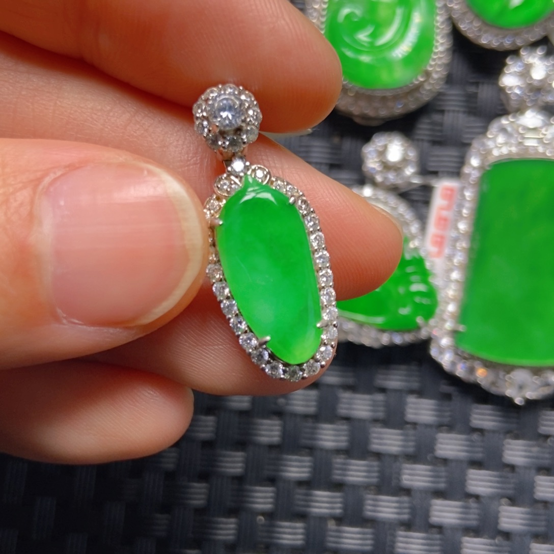 翡翠银S925镶嵌颈饰福瓜吊坠